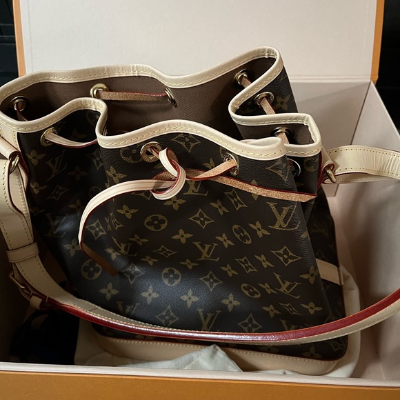 Louis Vuitton Monogram Petit Noe bucket bag - Picture 4 of 13
